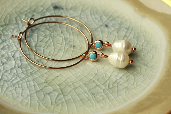 Creole Süßwasserperle rosegold mit türkis als Himmlische Perlen Ohrringe